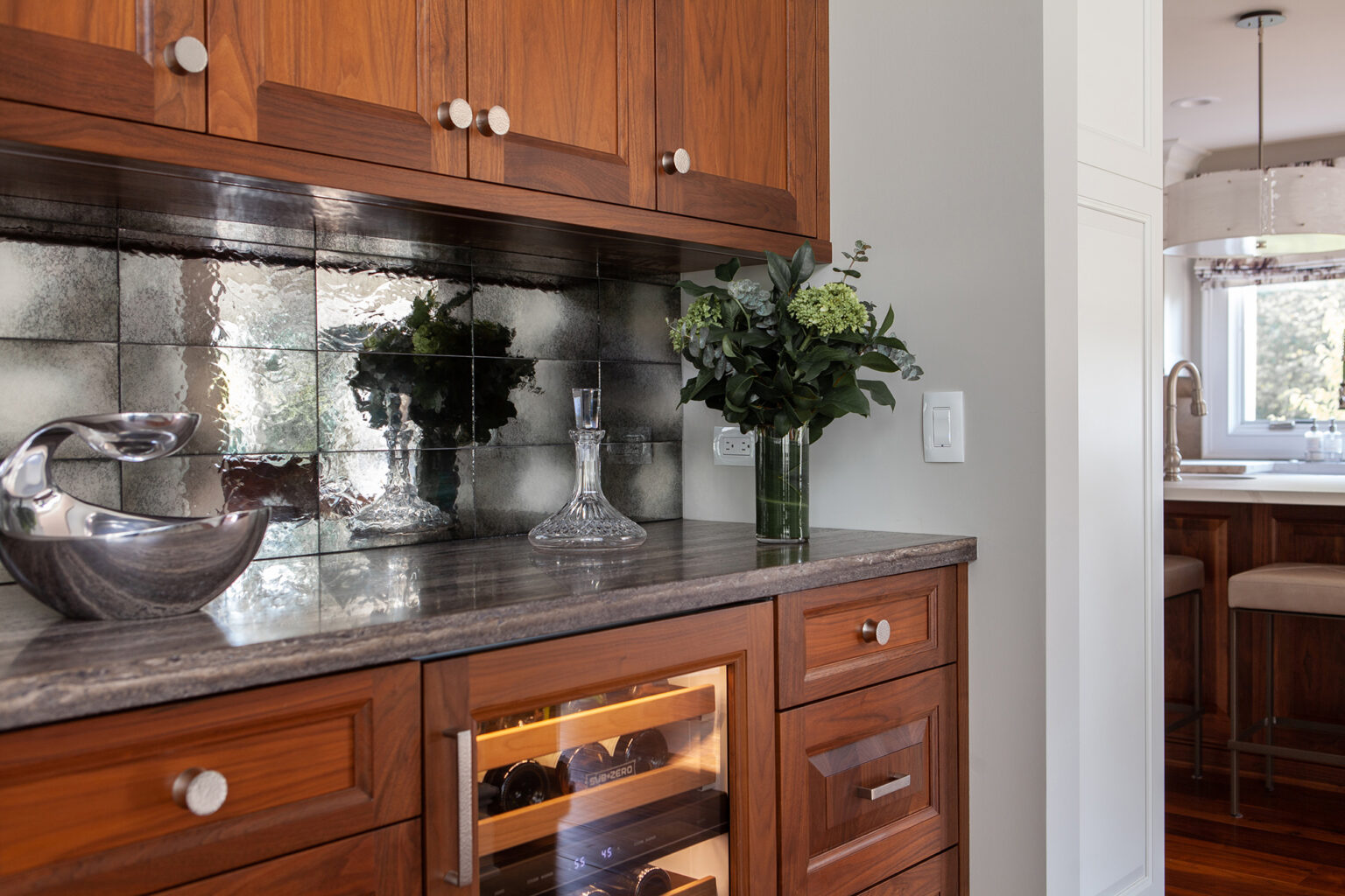 built in bar with antiqued mirrored tile backsplash