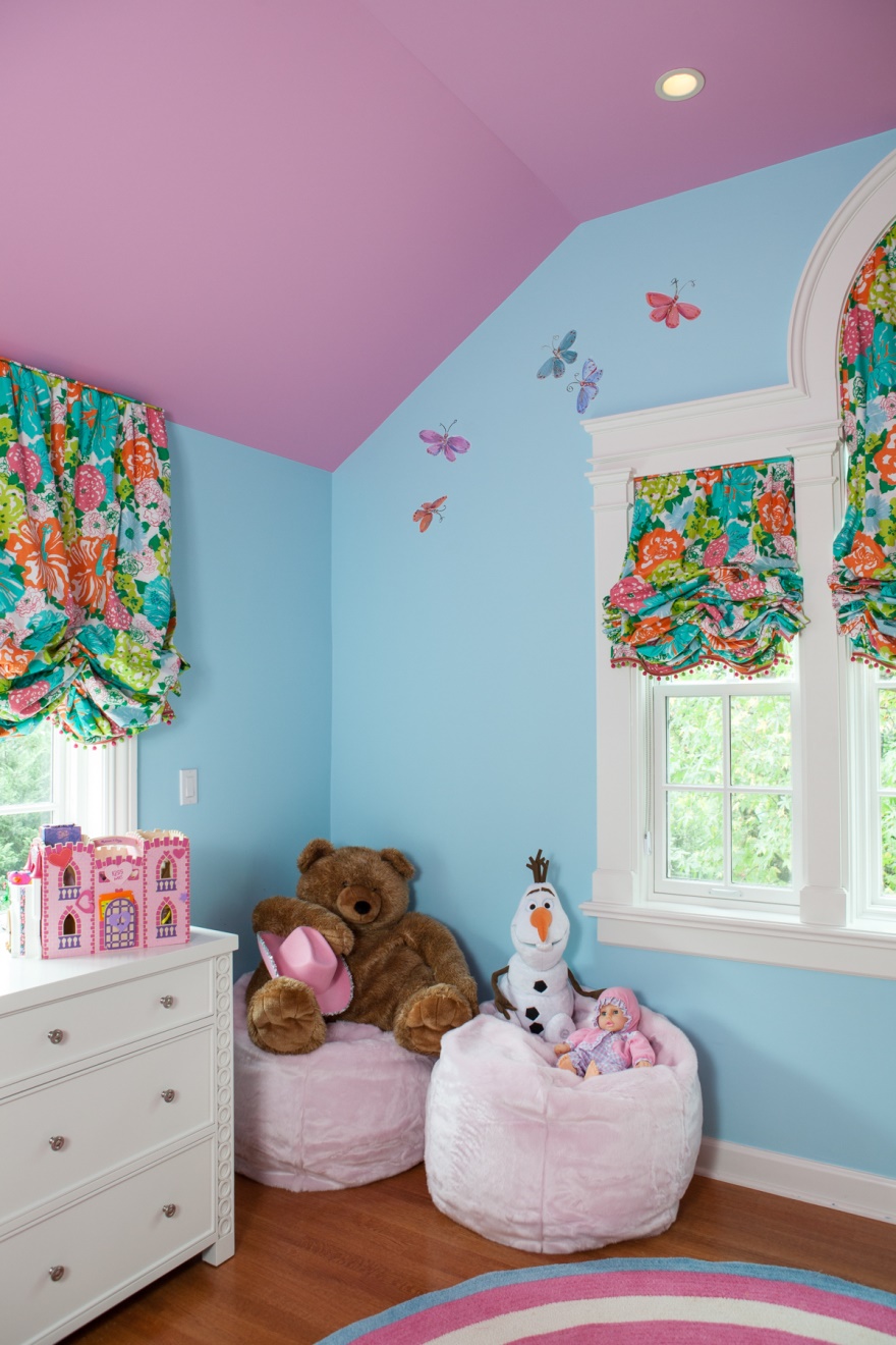 Colorful bedroom with blue walls and pink ceiling