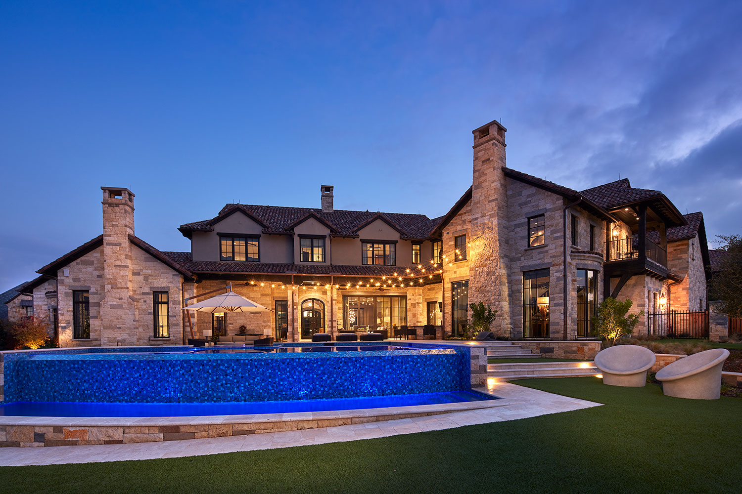 stone-yard-chairs-by-pool