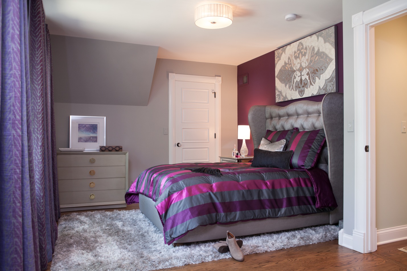 tween bedroom with pink and purple striped bedding